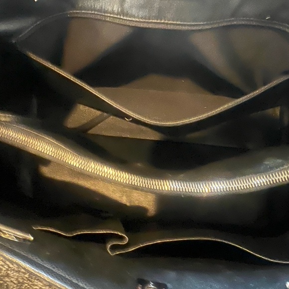 Chanel Caviar Large Be Tote- 100% authentic east west style - Picture 9 of 12